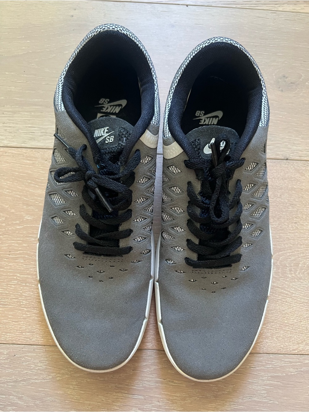 Nike SB Men's Gray and Black Skate Sneakers